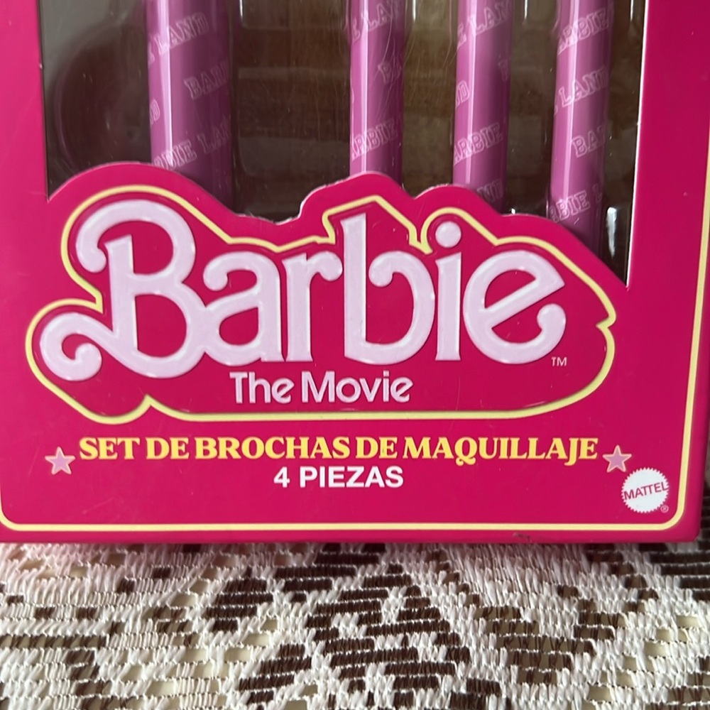 Barbie The Movie Makeup Brush Set Mexico Exclusive - Picture 5 of 7